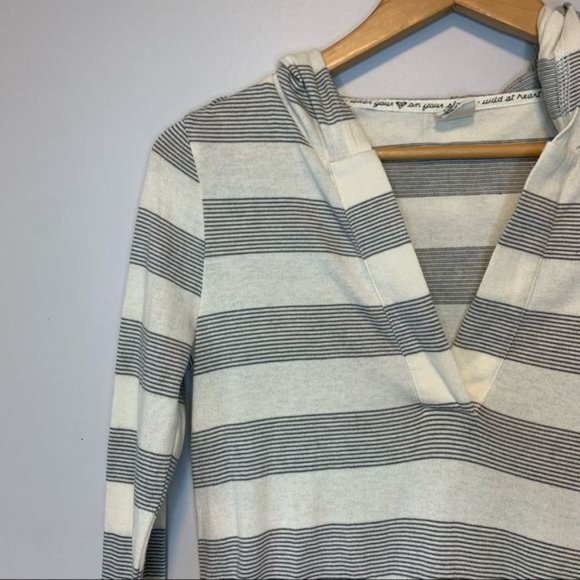 Roxy cream and grey stripes knitted tunic top size M - Picture 3 of 8